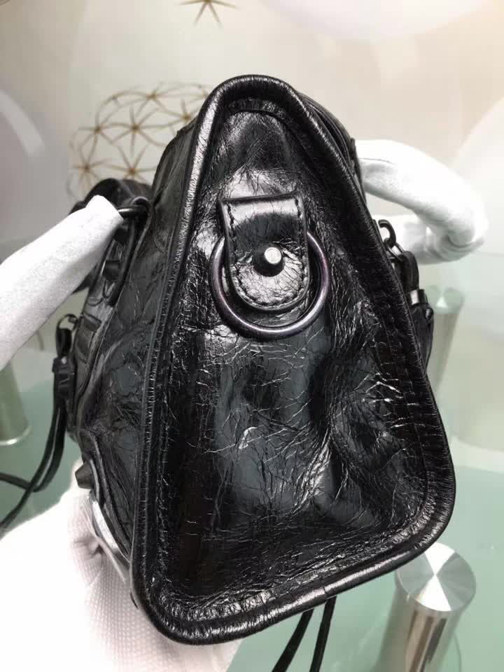 BALENCIAG巴黎世家 經典款 義大利進口原版油蠟頭層牛皮 古銅釘黑色 時尚百搭 手提肩背斜挎包  BL1308